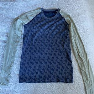 Oiselle lightning bolt flyout long sleeve.